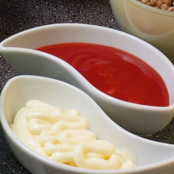 Кетчуп и майонез